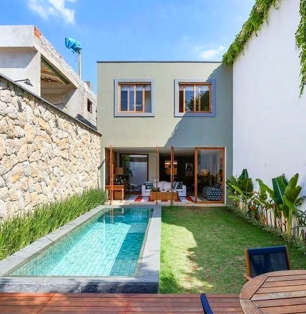 Inviting stone terrace adds contrast across the outdoor space, giving the decor a finish that feels visually grounded.