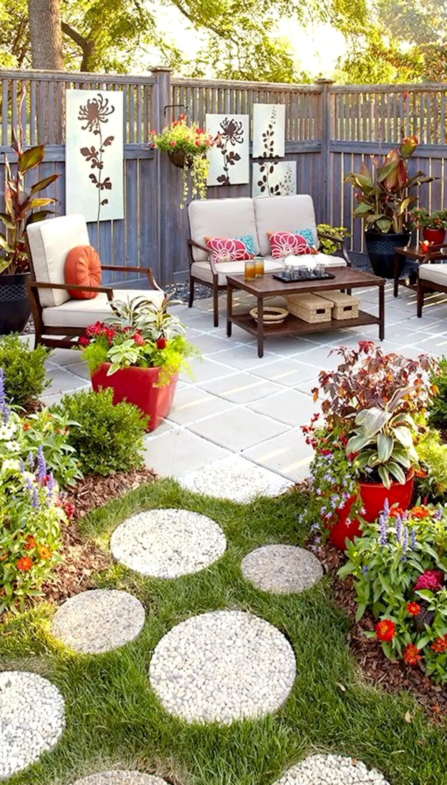 Refined courtyard view introduces balance into the sitting area, keeping the atmosphere open and lived-in.