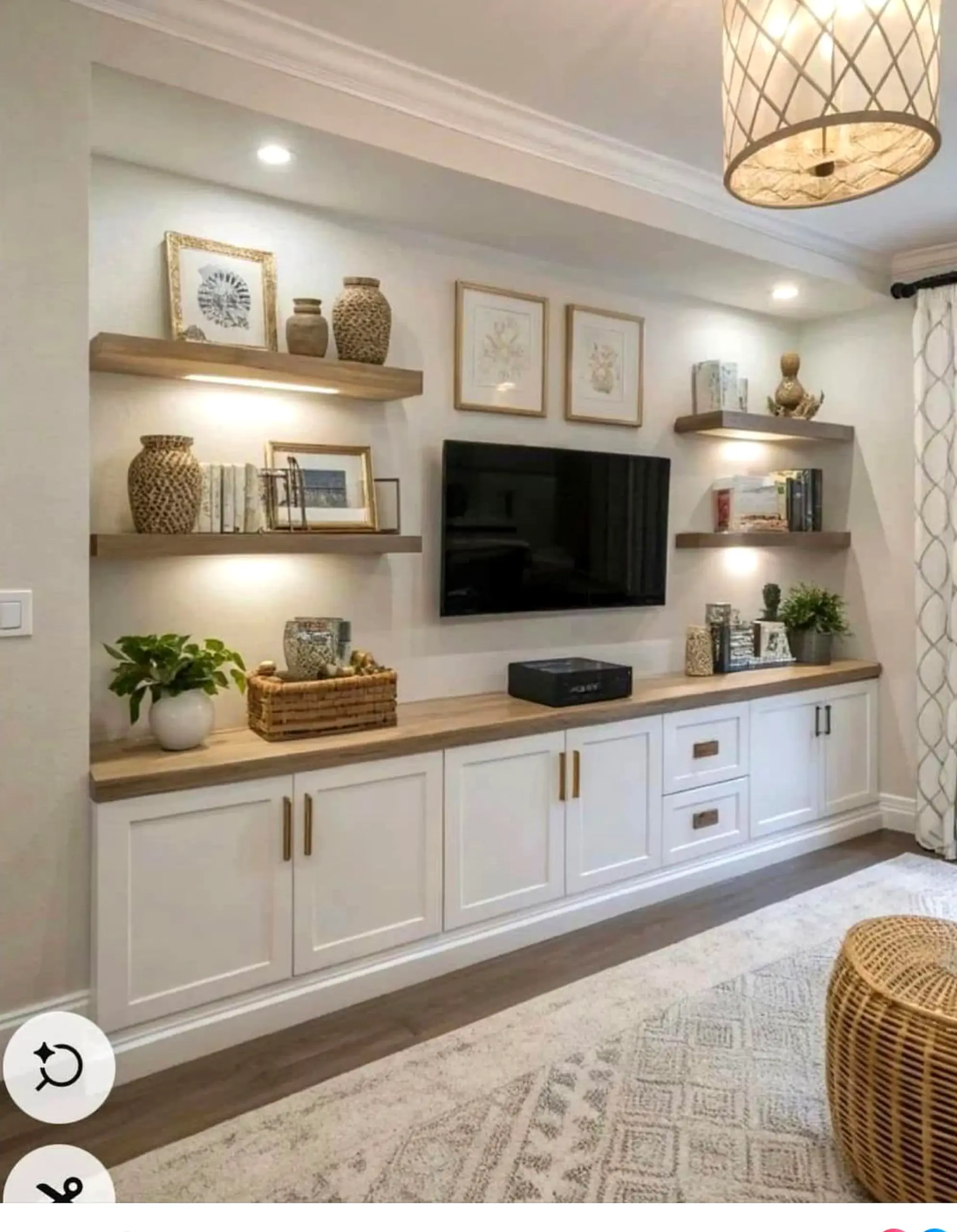 Compact kitchen nook draws attention to rhythm while the outdoor space stays fresh and intentional.