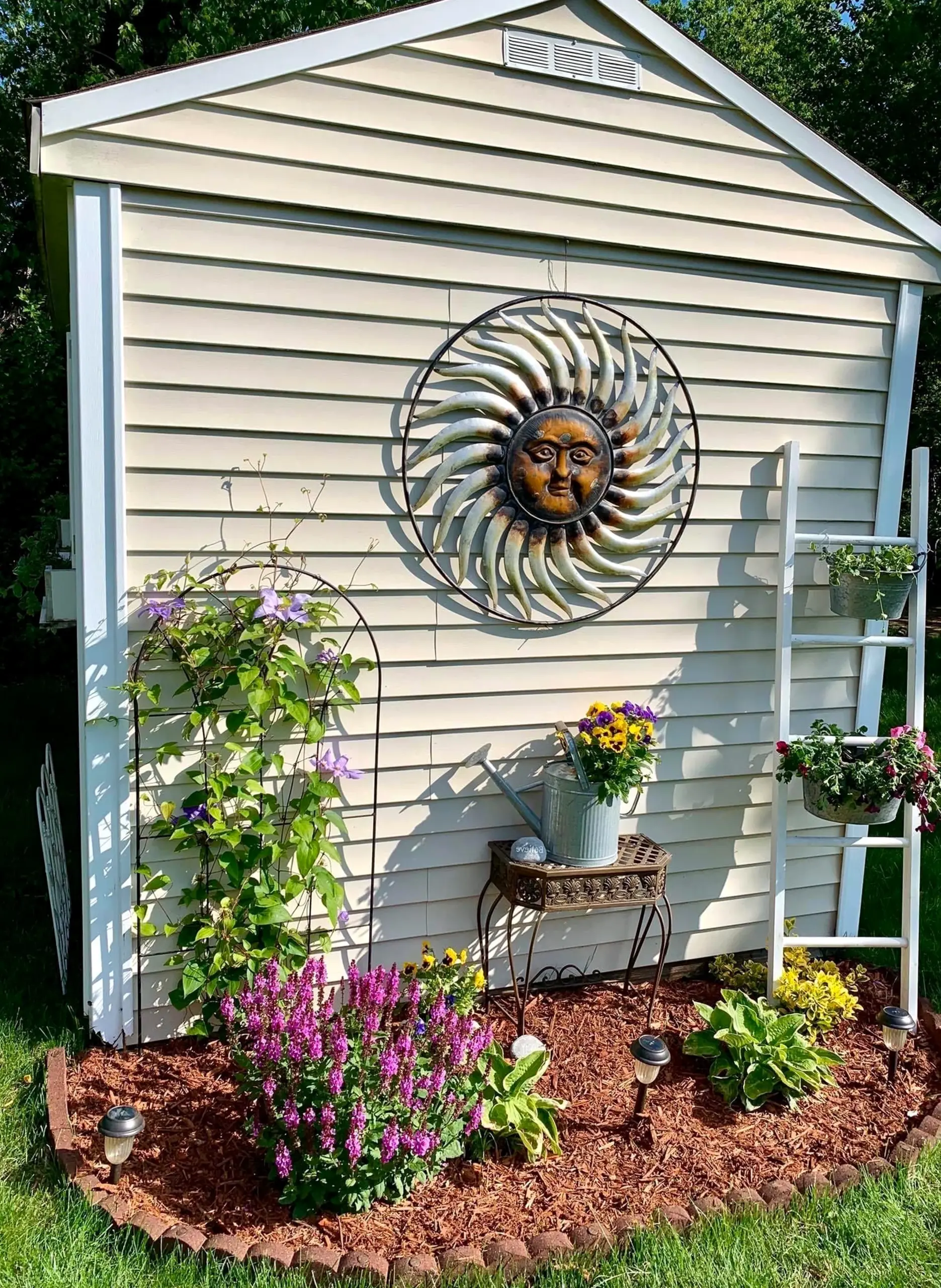 Subtle poolside setting anchors the design with personality, giving the view a mood that feels pleasantly composed.