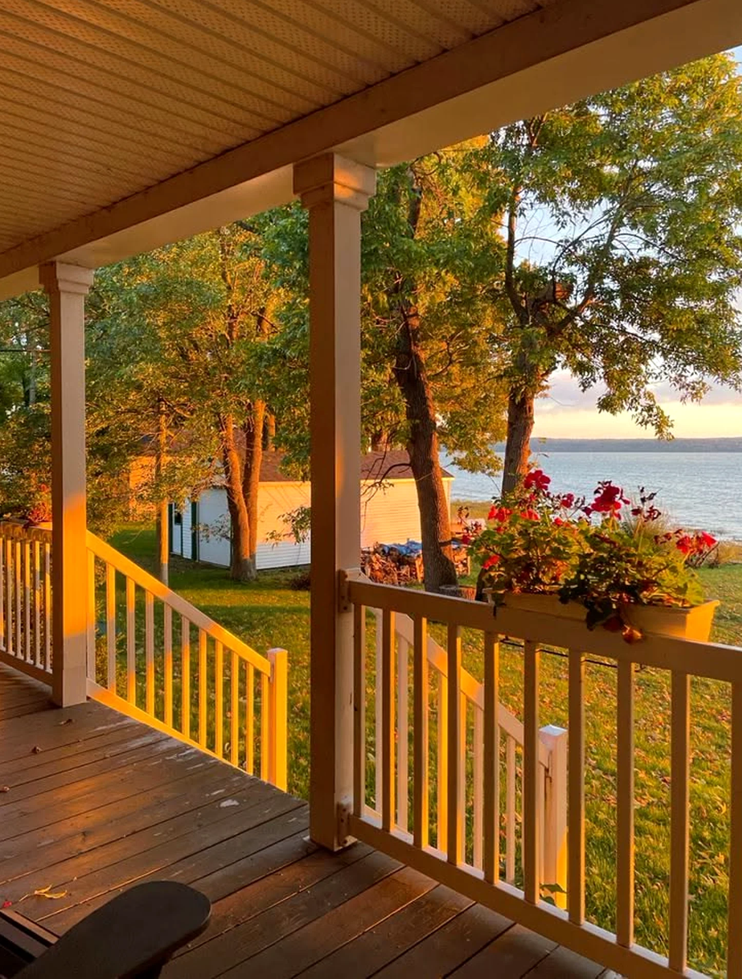 Refined stone path introduces rhythm into the view, keeping the atmosphere warm without clutter.