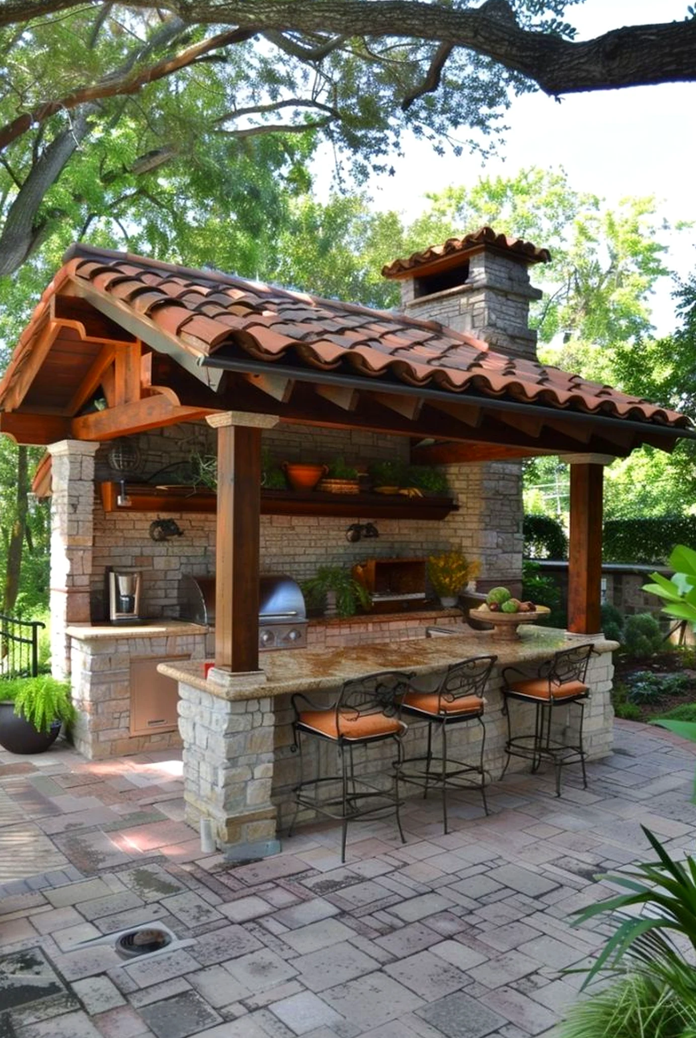 Open outdoor lounge supports the outdoor space through detail, leaving the space feeling simple yet expressive.