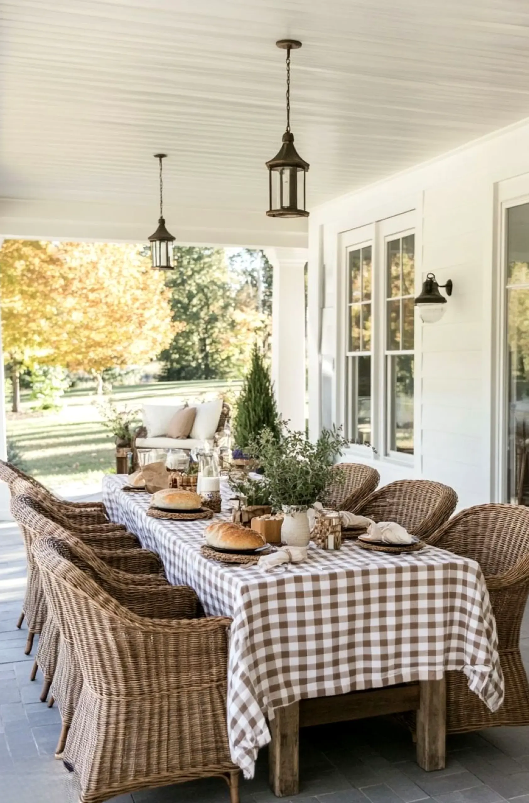 Refined stone terrace introduces order into the design, keeping the atmosphere simple yet expressive.