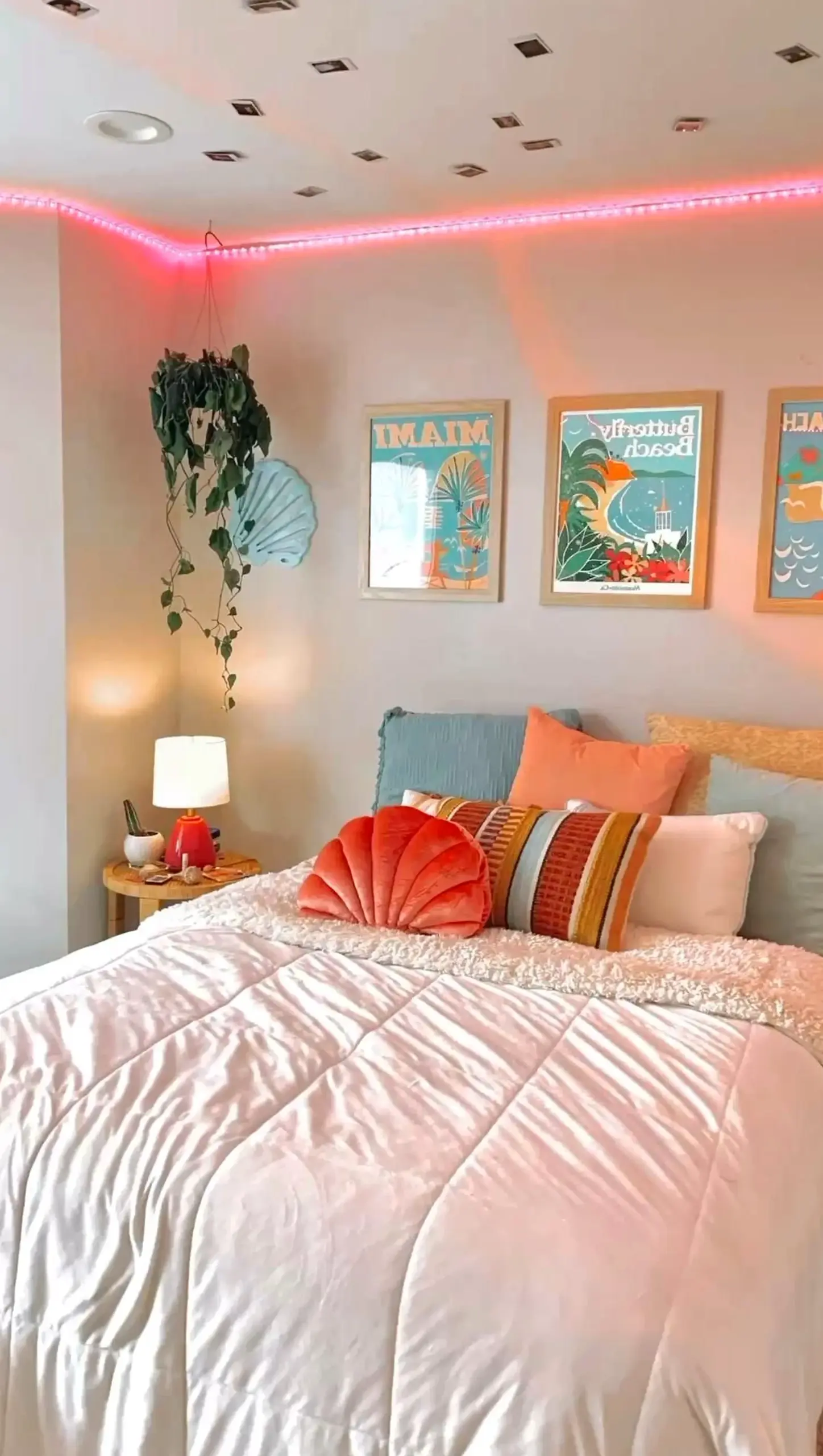 Polished window seat adds ease across the entry, giving the decor a finish that feels bright but not busy.