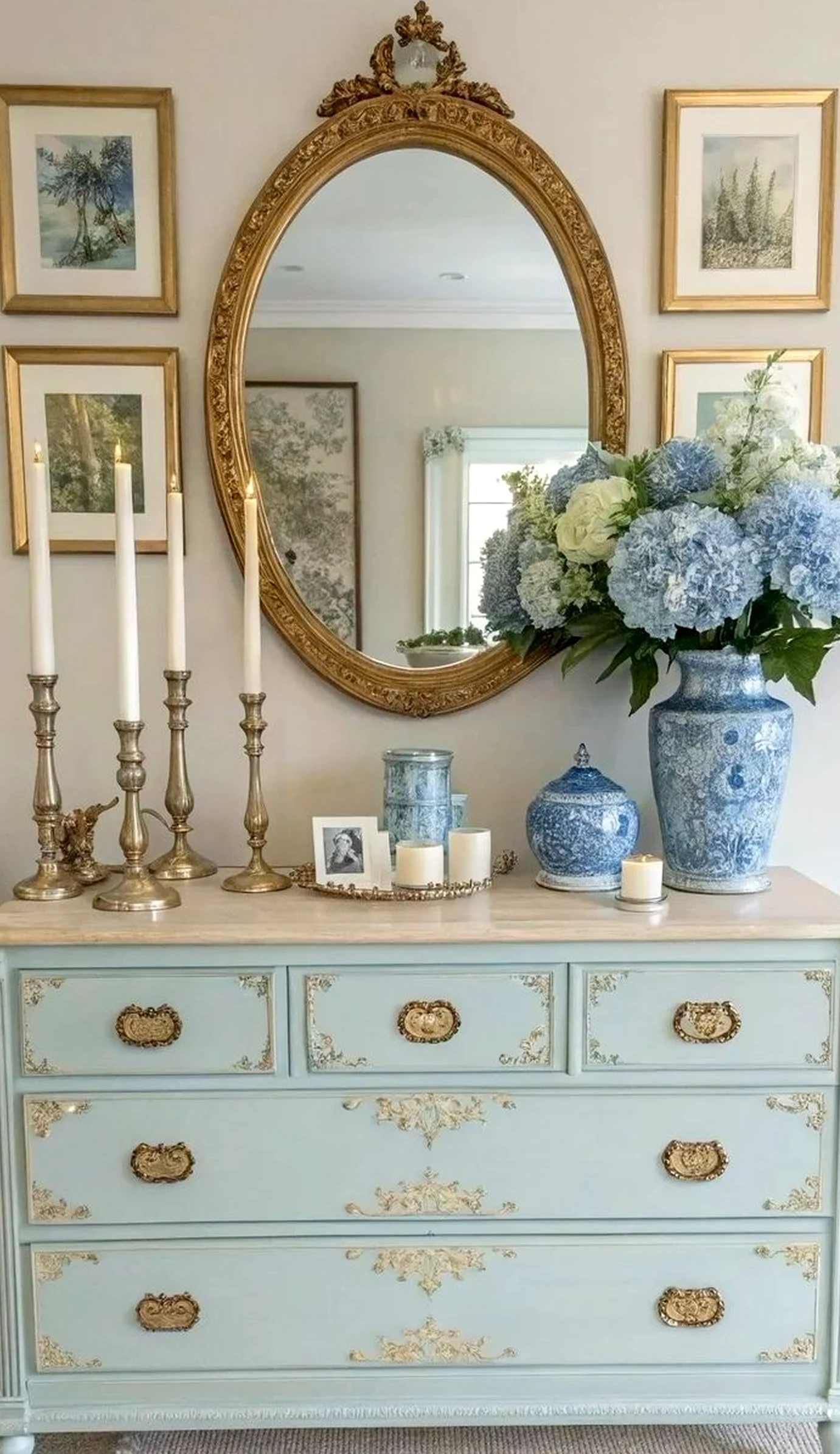 Sculptural floor pattern adds order across the sitting area, giving the decor a finish that feels visually grounded.