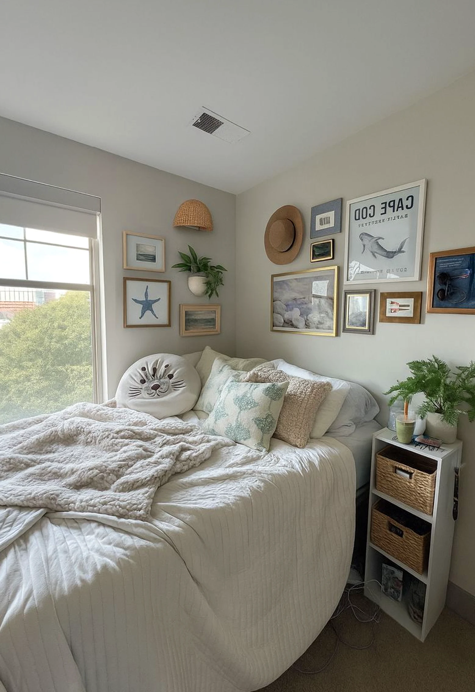 Balanced reading corner introduces ease into the sitting area, keeping the atmosphere bright but not busy.