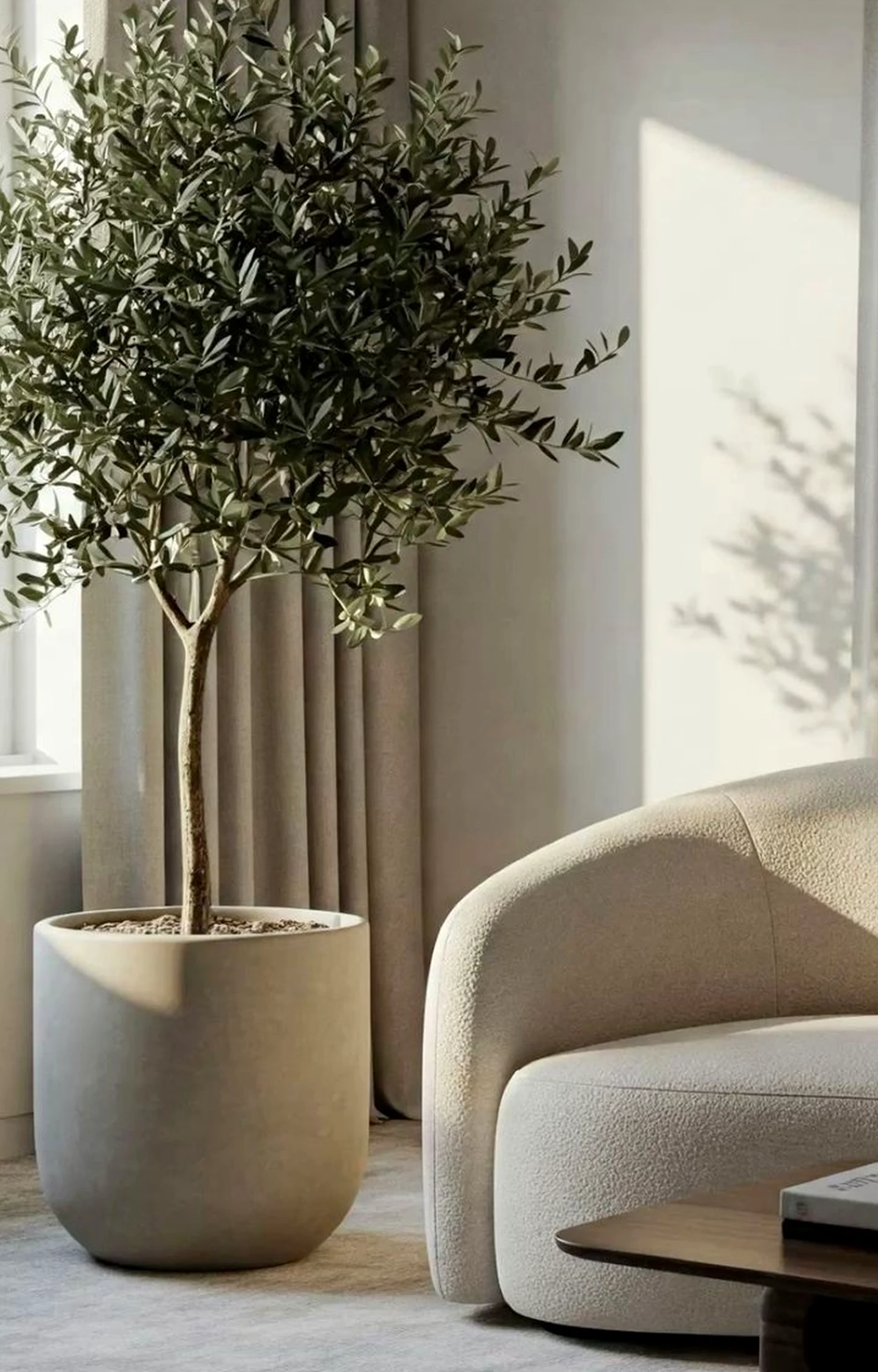 Sunny wall niche introduces shape into the view, keeping the atmosphere pleasantly composed.