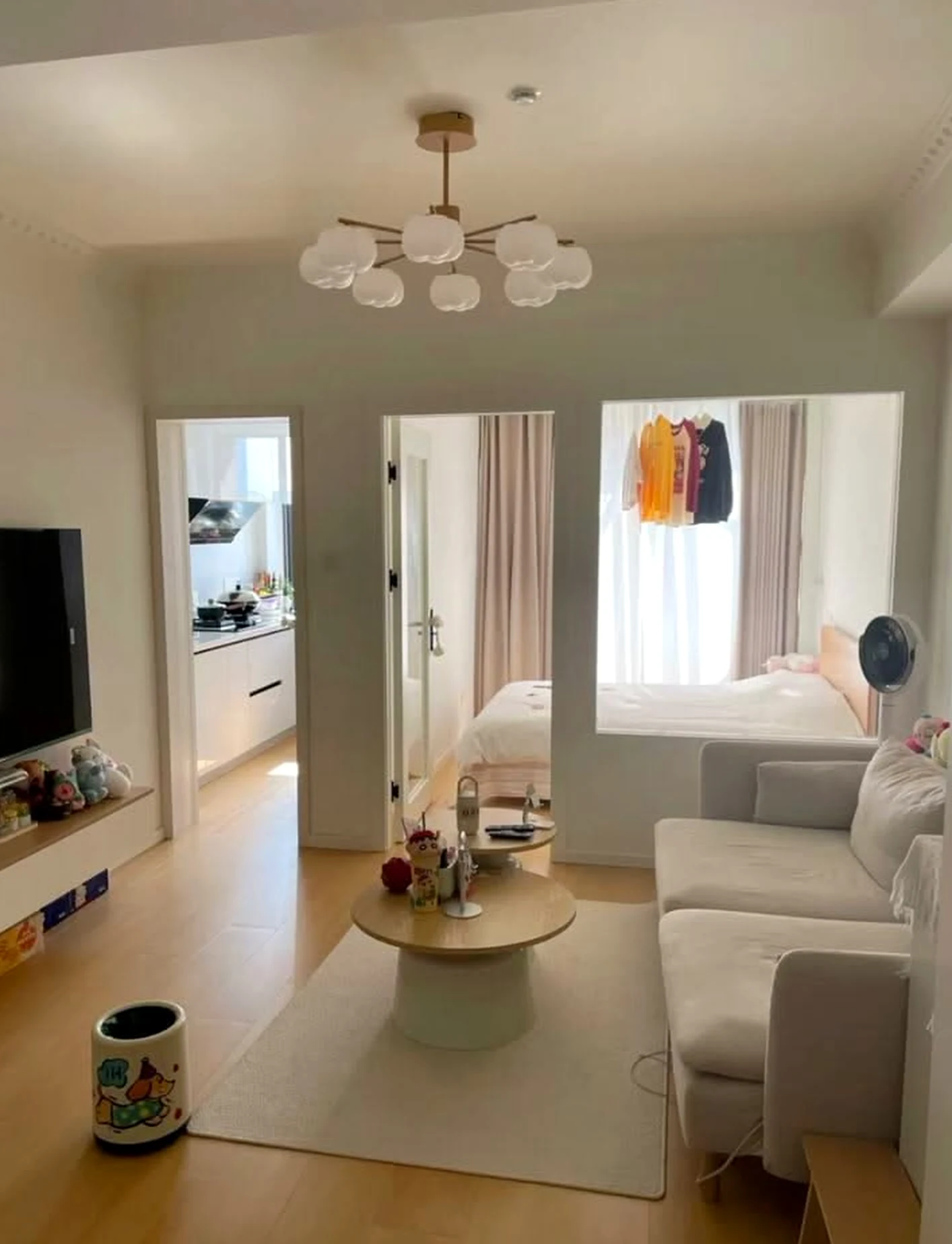 Quiet neutral bedroom gives the composition more clarity, so the whole view feels personal and relaxed.