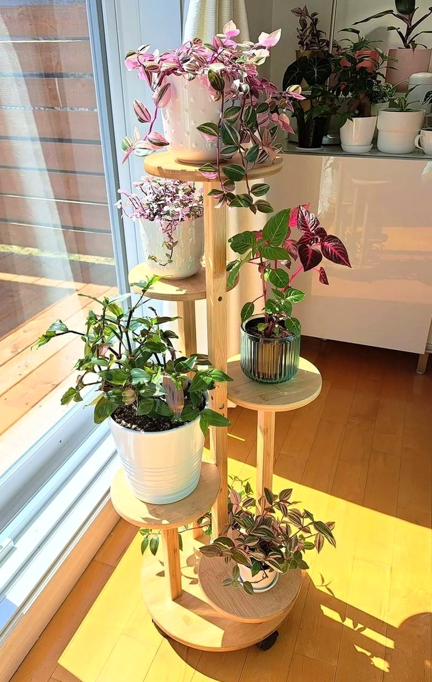Soft flower arrangement adds shape across the backdrop, giving the decor a finish that feels easy to enjoy.