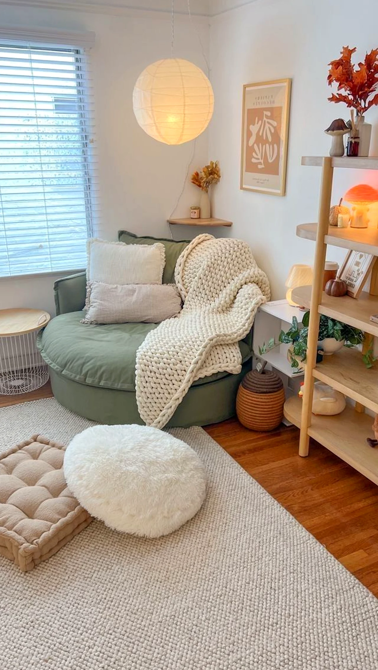 Balanced sunlit room gives the entry more ease, so the whole view feels visually grounded.