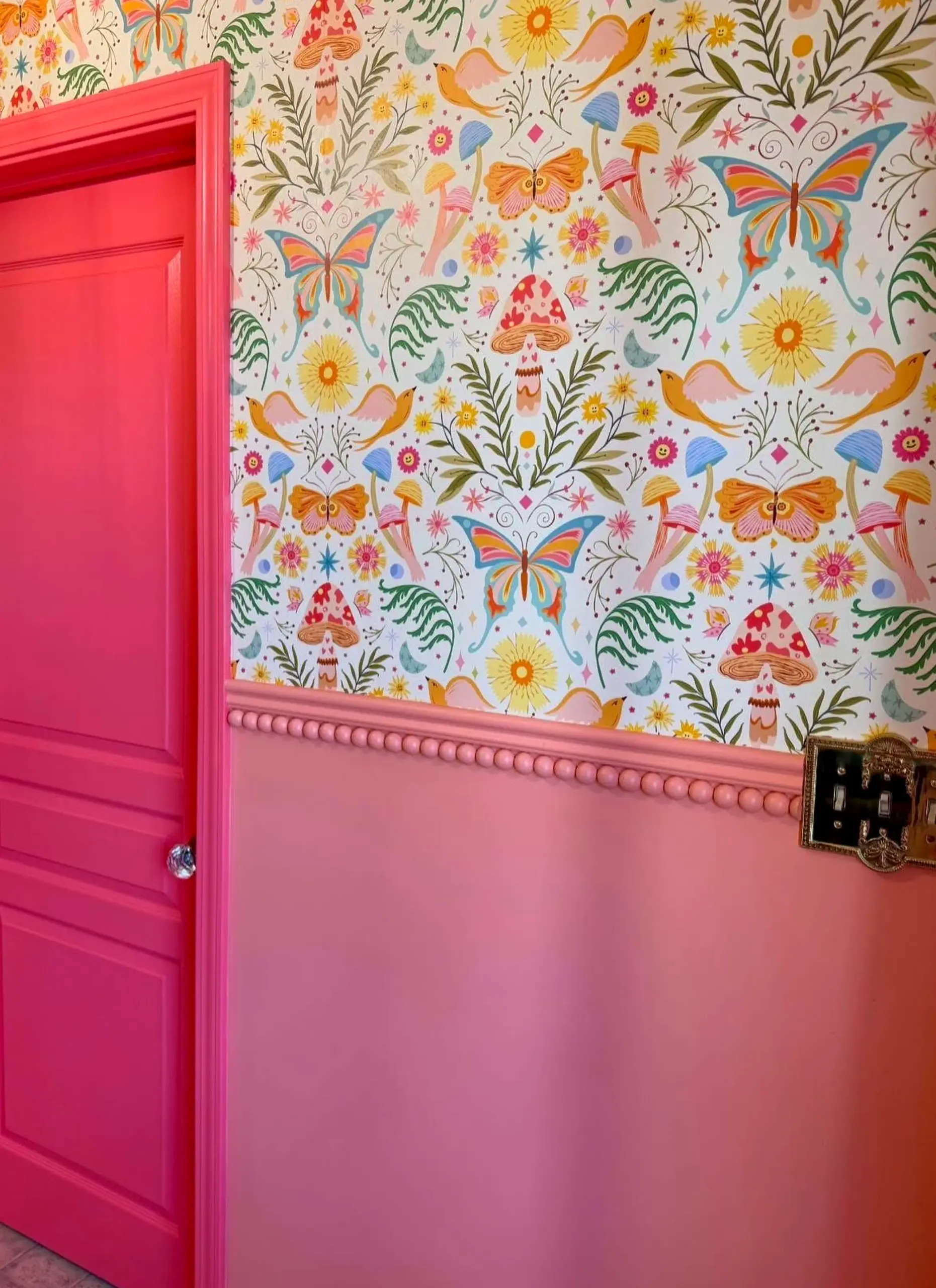 Layered floor pattern introduces charm into the corner, keeping the atmosphere pleasantly composed.